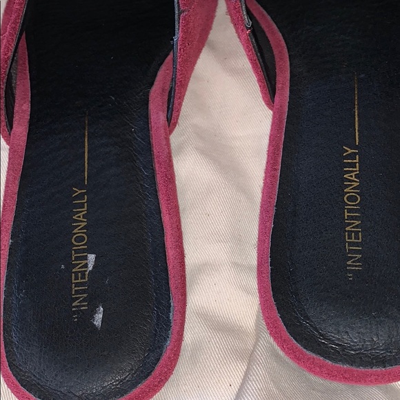 Intentionally Flat Mules - Picture 5 of 6